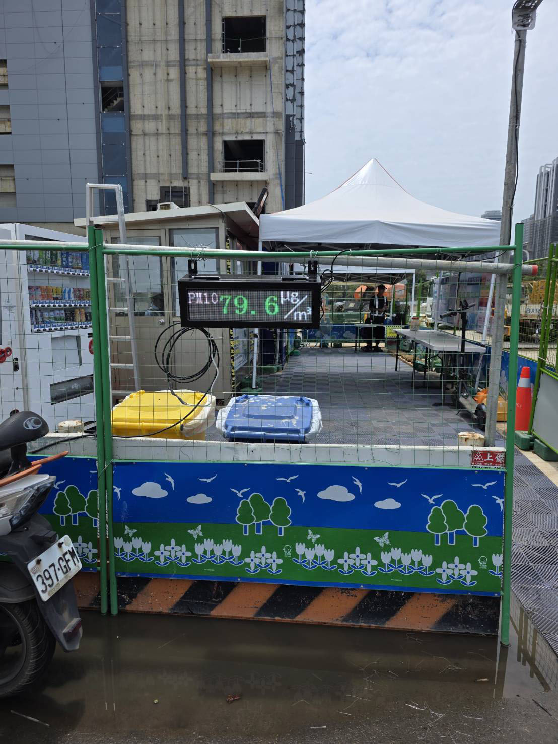 【成功案例】根X營造(林口艾X摩爾總部工地)- -空氣品質顯示看板與噪音感測器